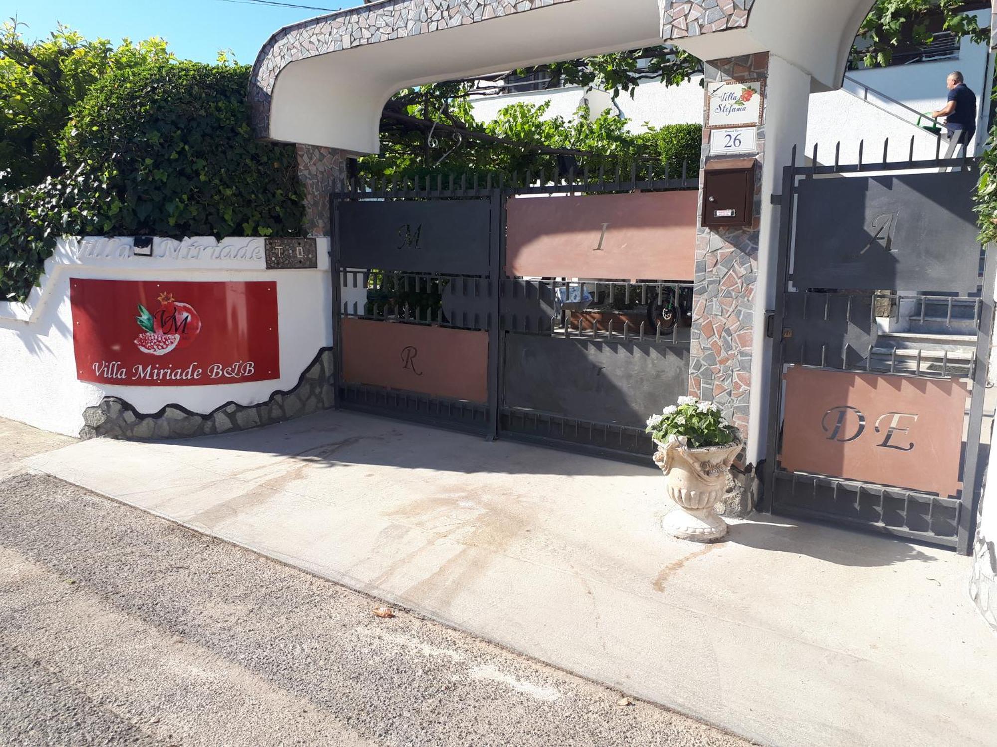 بييسْتوم Villa Miriade B&B المظهر الخارجي الصورة